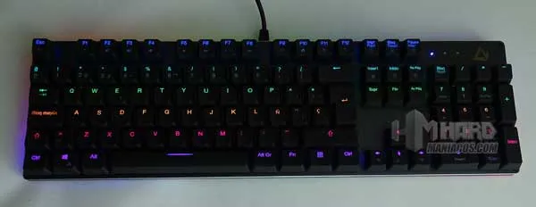 teclado Aukey KM-G12 iluminado varios colores por filas