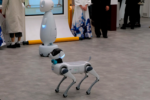 robot perro MWC 2025